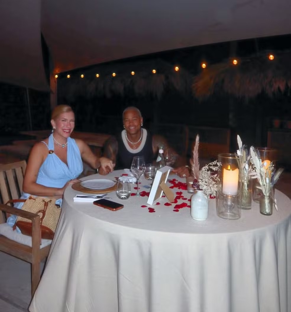 Léo Santana e Lore Improta celebram cinco anos de casamento com viagem ao Caribe; veja fotos