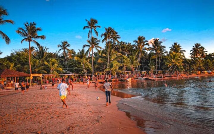 Destino turístico na Bahia proíbe venda de garrafas ‘long neck’