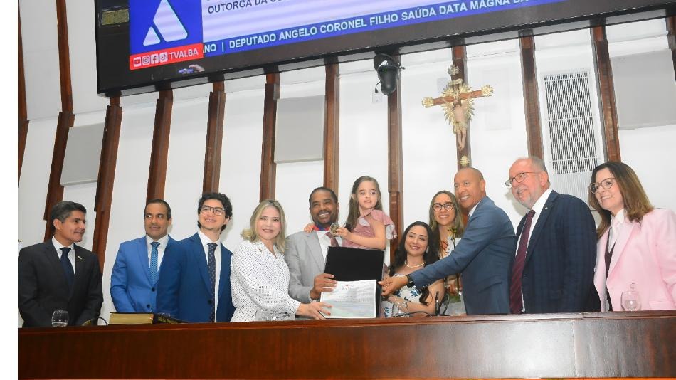 ALBA concede Comenda 2 de Julho ao deputado Márcio Marinho