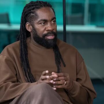 “Tinha culpa de ganhar dinheiro”, diz Lázaro Ramos sobre relação com riqueza