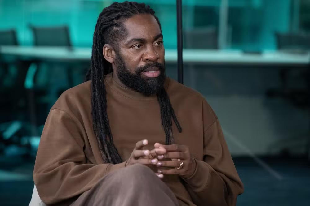 “Tinha culpa de ganhar dinheiro”, diz Lázaro Ramos sobre relação com riqueza