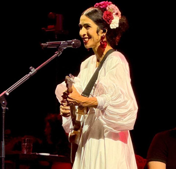 Marisa Monte apresenta “Phonica” em Salvador com orquestra de 55 músicos na Arena Fonte Nova