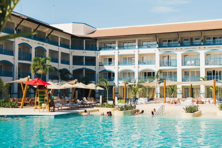 Costa do Sauípe reabre hotel Mar Premium após revitalização; veja como ficou