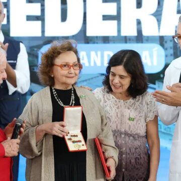 Destaque por atuação na pandemia, pesquisadora Margareth Dalcolmo recebe medalha Oswaldo Cruz