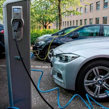 Mercado de carregadores para carros elétricos já movimenta até R$ 2 bilhões no Brasil