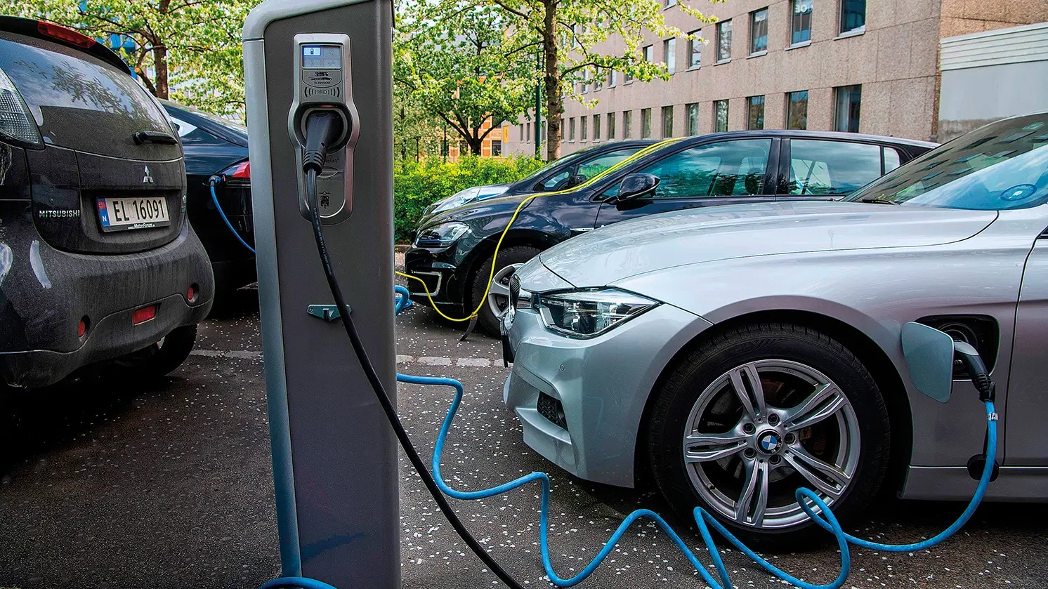 Mercado de carregadores para carros elétricos já movimenta até R$ 2 bilhões no Brasil