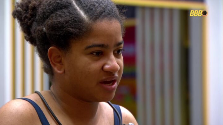 BBB 26: Milena joga barata em colegas, provoca correria e público pede expulsão