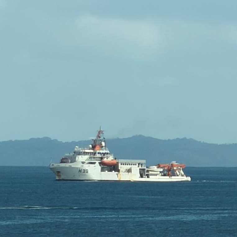 Navio da Marinha passa por Salvador e atrai visitantes ao Porto
