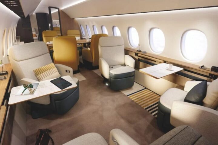 Novo jato Falcon 10X, avaliado em R$ 440 milhões, já tem dois compradores brasileiros