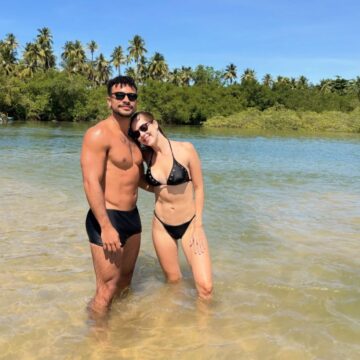 Sophia Abrahão e Sérgio Malheiros visitam Moreré durante temporada na Bahia