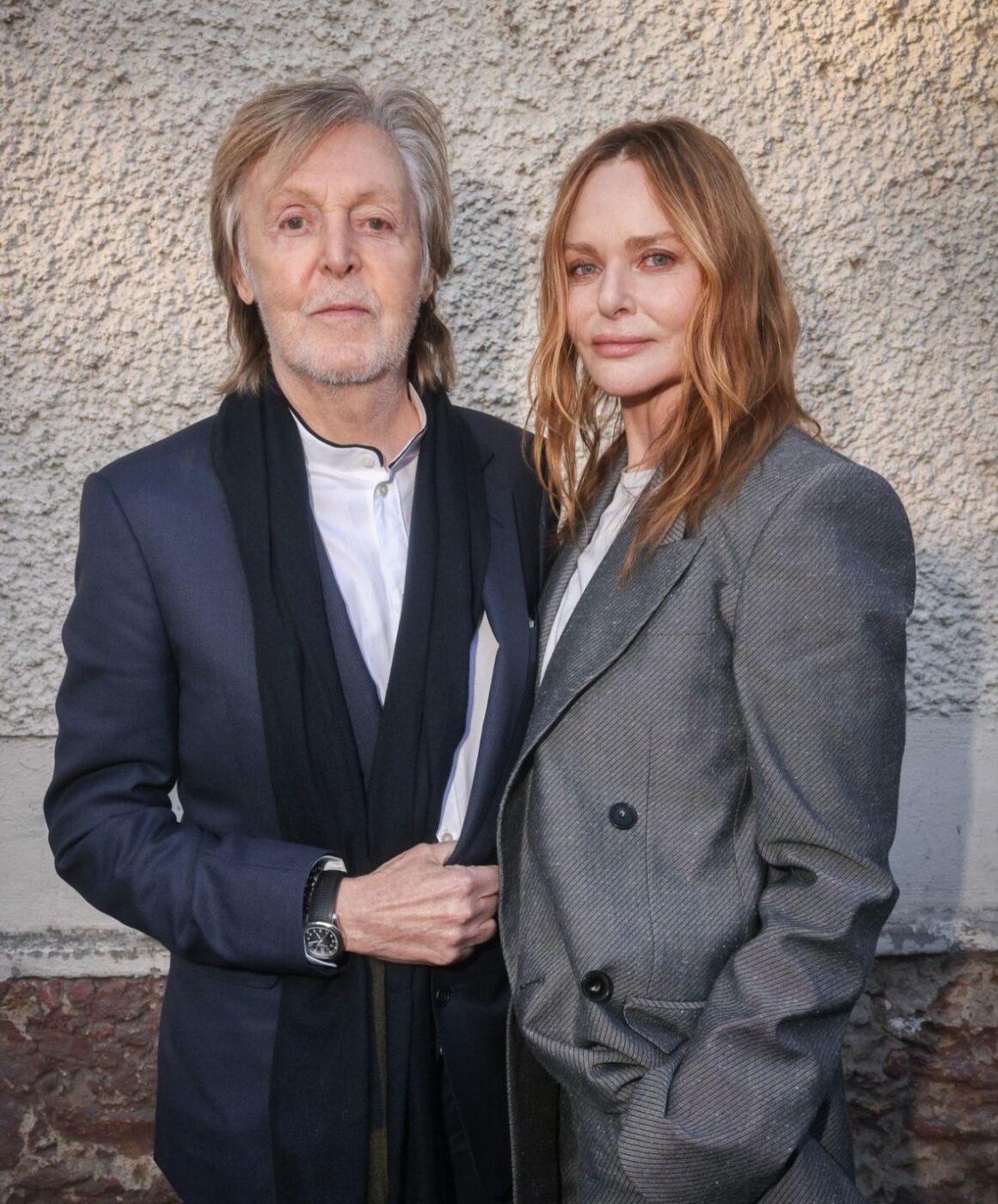 Foto rara: Paul McCartney prestigia desfile da filha Stella McCartney na Semana de Moda de Paris