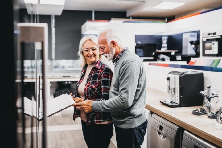 Vereador de Salvador apresenta projeto para fortalecer proteção ao consumidor idoso