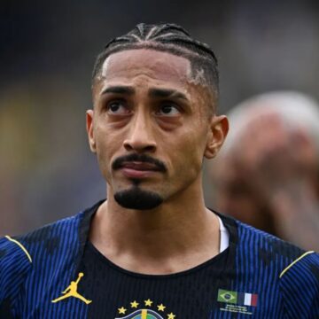 Raphinha e Wesley são cortados da seleção brasileira para jogo contra a Croácia