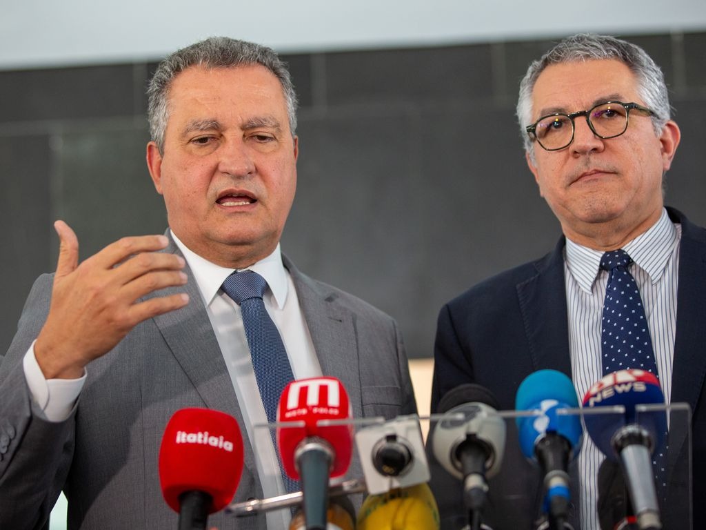 Ministros entregam ambulâncias e equipamentos de saúde em Salvador nesta segunda (30)