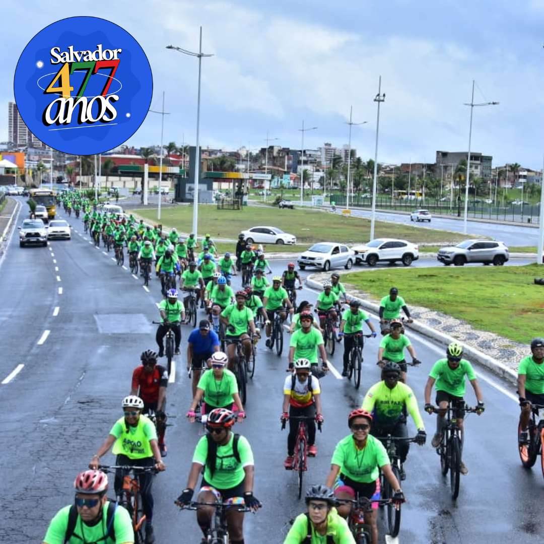 Pedal da Cidade reúne ciclistas na orla de Salvador em celebração aos 477 anos