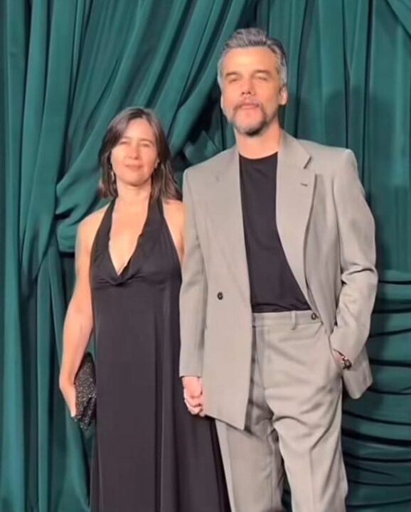 Wagner Moura participa de evento pré-Oscar ao lado da esposa Sandra Delgado