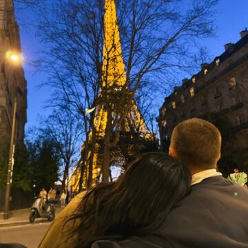 Jade Picon e André Lamoglia curtem momentos de romance em Paris durante semana de moda