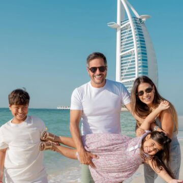 Simone Mendes abre álbum de viagem em família a Dubai