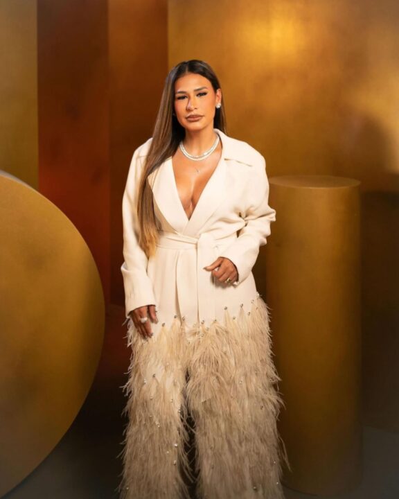 Simone Mendes vence “Música do Ano” no Melhores do Ano com “Me Ama ou Me Larga”