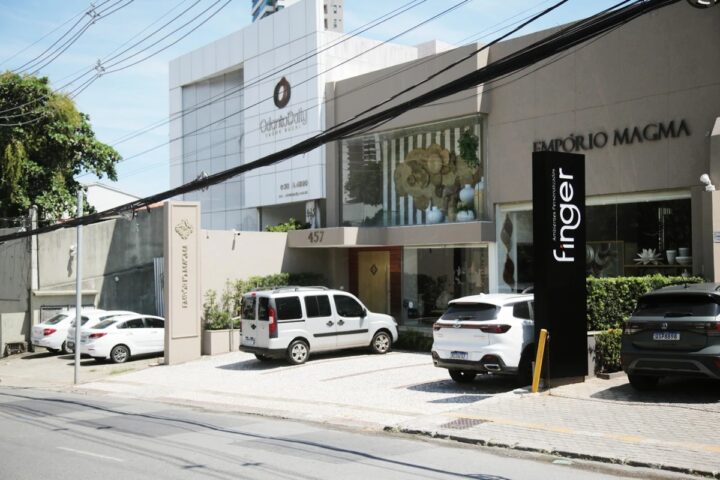 Como o Caminho das Árvores deixou de ser um bairro tradicional de casas para virar o centro de lojas de decoração