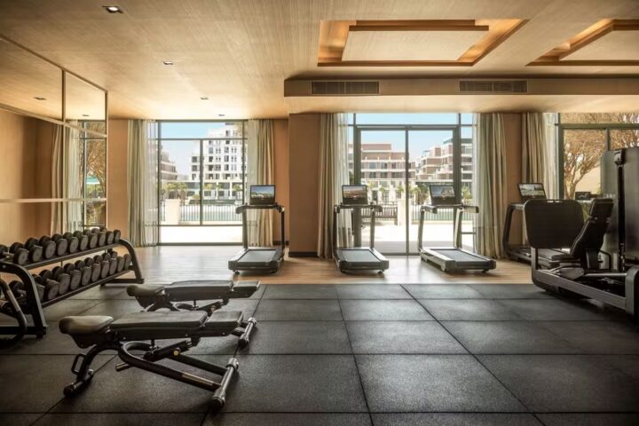 Nem piscina, nem salão de festas: geração Z prioriza academia e espaços para atividade física na hora de comprar imóvel