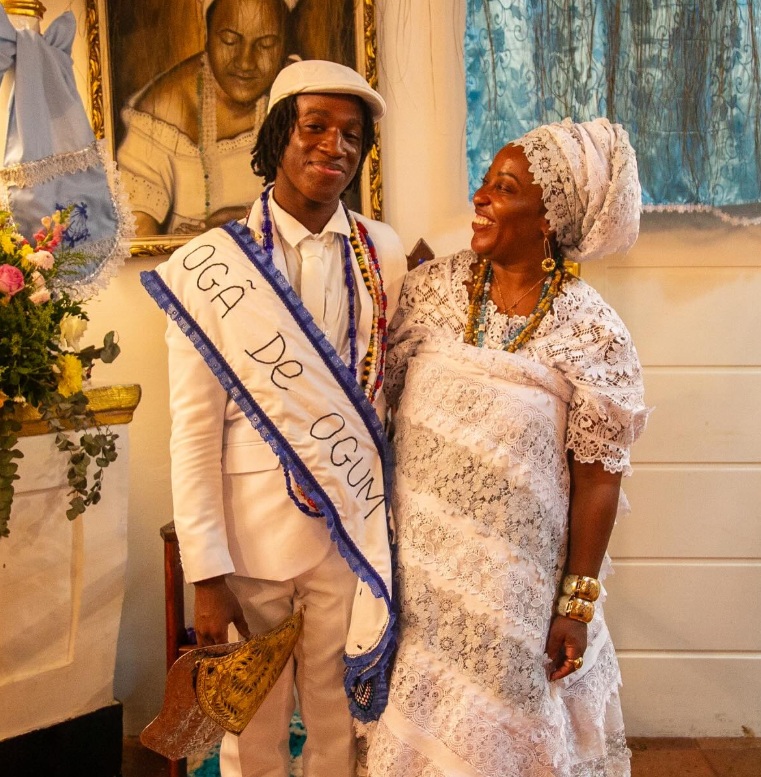 Tia Má celebra confirmação de seu filho como ogã no candomblé