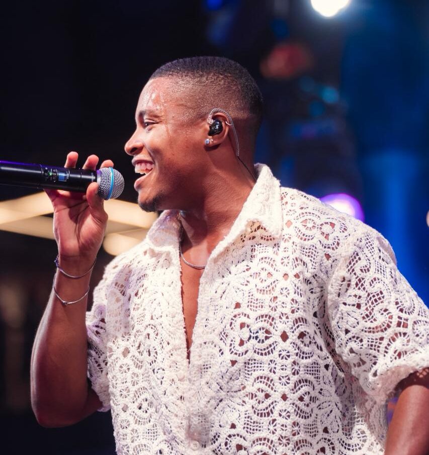 Uel lança novo audiovisual gravado no Candyall com releituras de sucessos