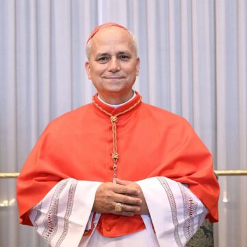 Vaticano alerta contra “culto ao corpo” e uso excessivo de cirurgia plástica