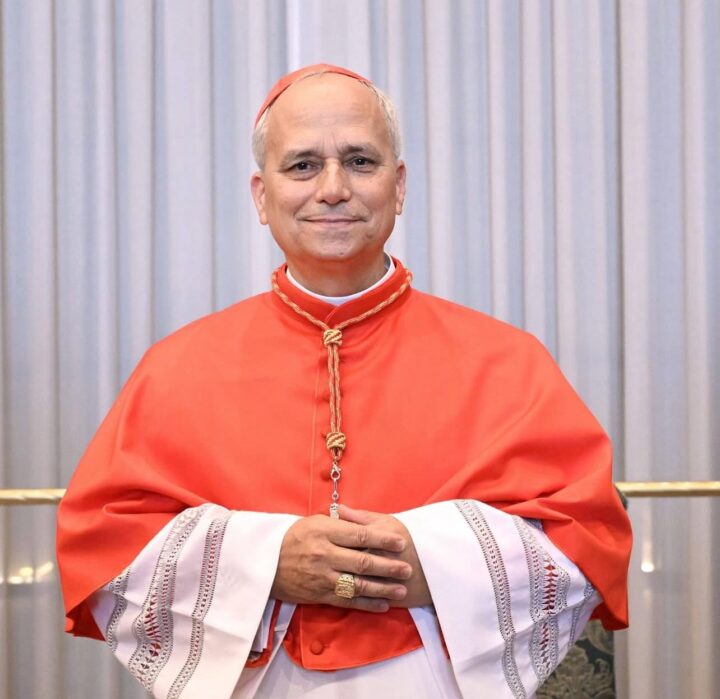 Vaticano alerta contra “culto ao corpo” e uso excessivo de cirurgia plástica