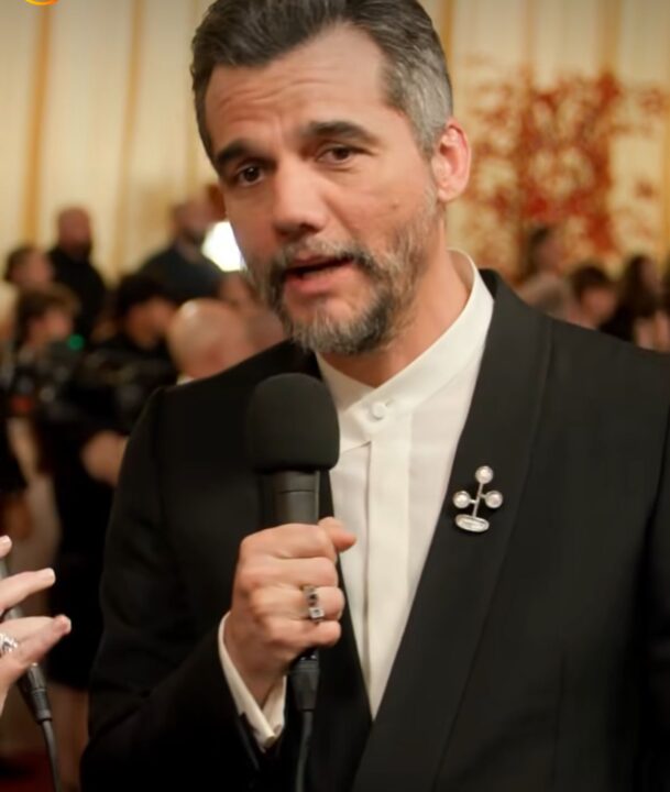 Wagner Moura brinca sobre comida e celebra momento no tapete vermelho do Oscar 2026