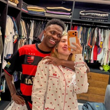 Virginia e Vini Jr posam com pijamas combinando