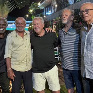 Zico celebra 73 anos ao lado da família e de ex-jogadores no Rio de Janeiro