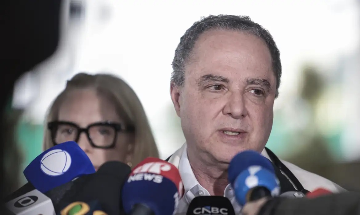 Médico diz que cirurgia de Lula foi bem-sucedida e não afeta agenda; alta deve ser nesta sexta (24)