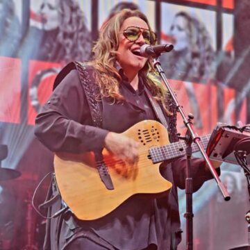 Ana Carolina apresenta sucessos em show lotado na Concha Acústica