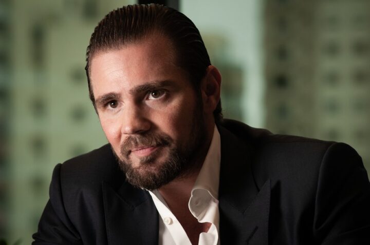 Escoltado pela PF, Daniel Vorcaro passa por exames em Brasília