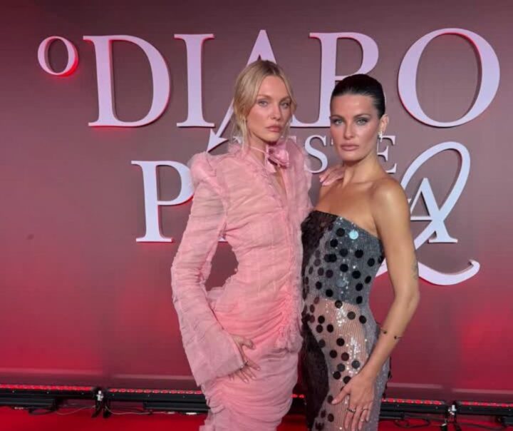 Modelos Carol Trentini e Isabeli Fontana abrem passarela da pré-estreia de O Diabo Veste Prada 2 no Rio