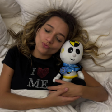 Após eliminação do BBB, Samira surge com colar do anjo e Globo reage nas redes: ‘Audaciosa’