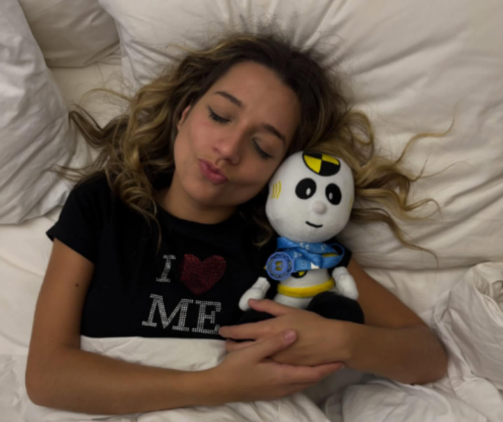 Após eliminação do BBB, Samira surge com colar do anjo e Globo reage nas redes: ‘Audaciosa’