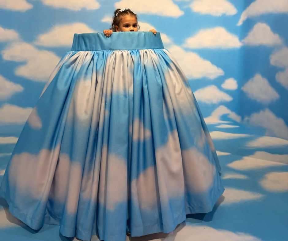 Amanda Kimberlly encanta com fotos de Helena, filha com Neymar, em exposição de arte