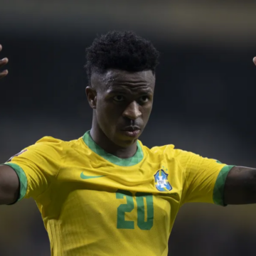 ‘Lei Vini Jr’ contra racismo é aprovada e já vale na Copa de 2026; entenda