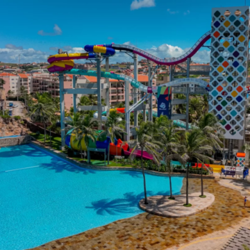 Brasil bate recorde com maior montanha-russa aquática do mundo; atração fica no Nordeste