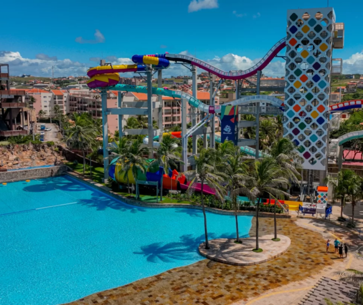 Brasil bate recorde com maior montanha-russa aquática do mundo; atração fica no Nordeste