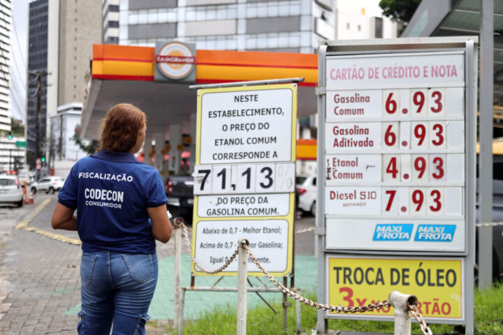 Codecon notifica 32 postos de combustíveis em Salvador após alta nos preços