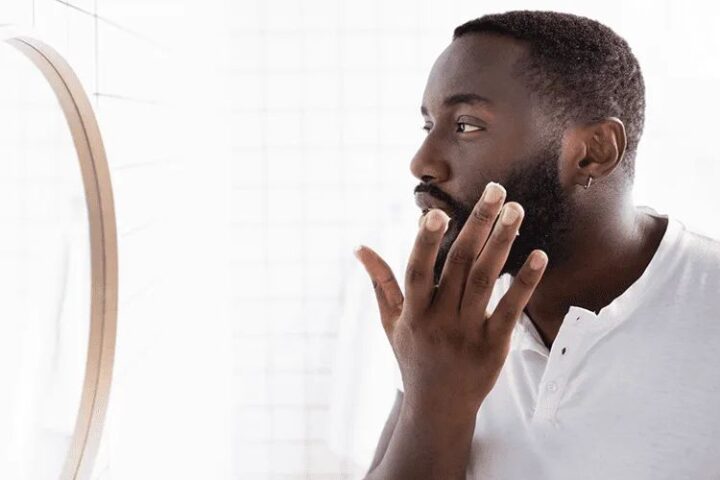 Busca por cirurgias plásticas aumenta 95% entre homens, diz estudo