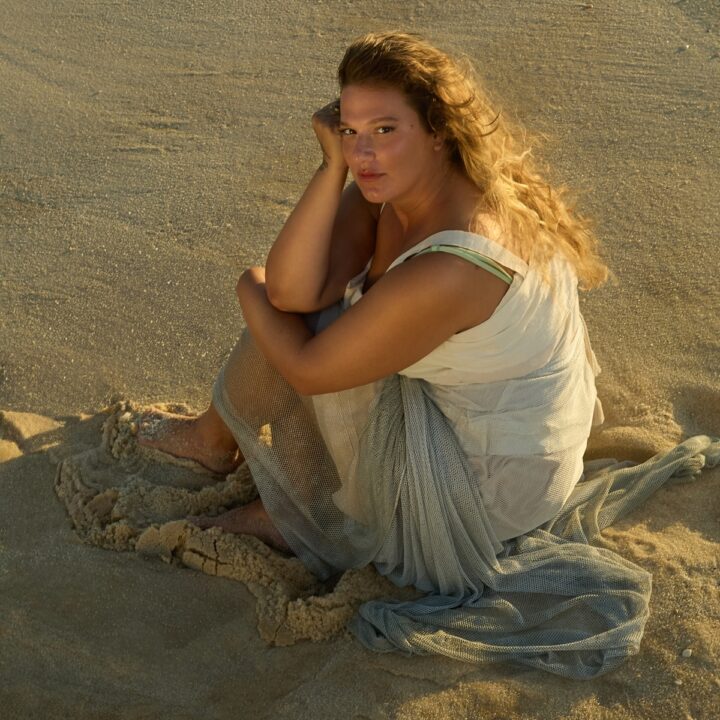 Alice Caymmi anuncia álbum com releituras de clássicos do avô Dorival Caymmi