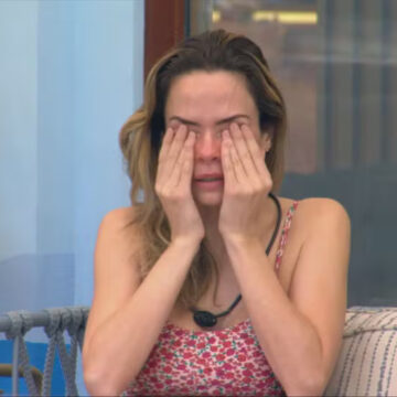 Ana Paula Renault cai no choro ao falar sobre o pai no BBB 26
