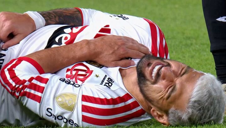 Arrascaeta fratura clavícula, confirma Flamengo, e vira desfalque de peso para jogos importantes