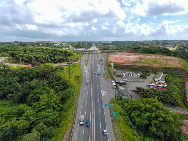 Feriado de Tiradentes deve levar mais de 600 mil veículos às rodovias baianas; veja melhores horários
