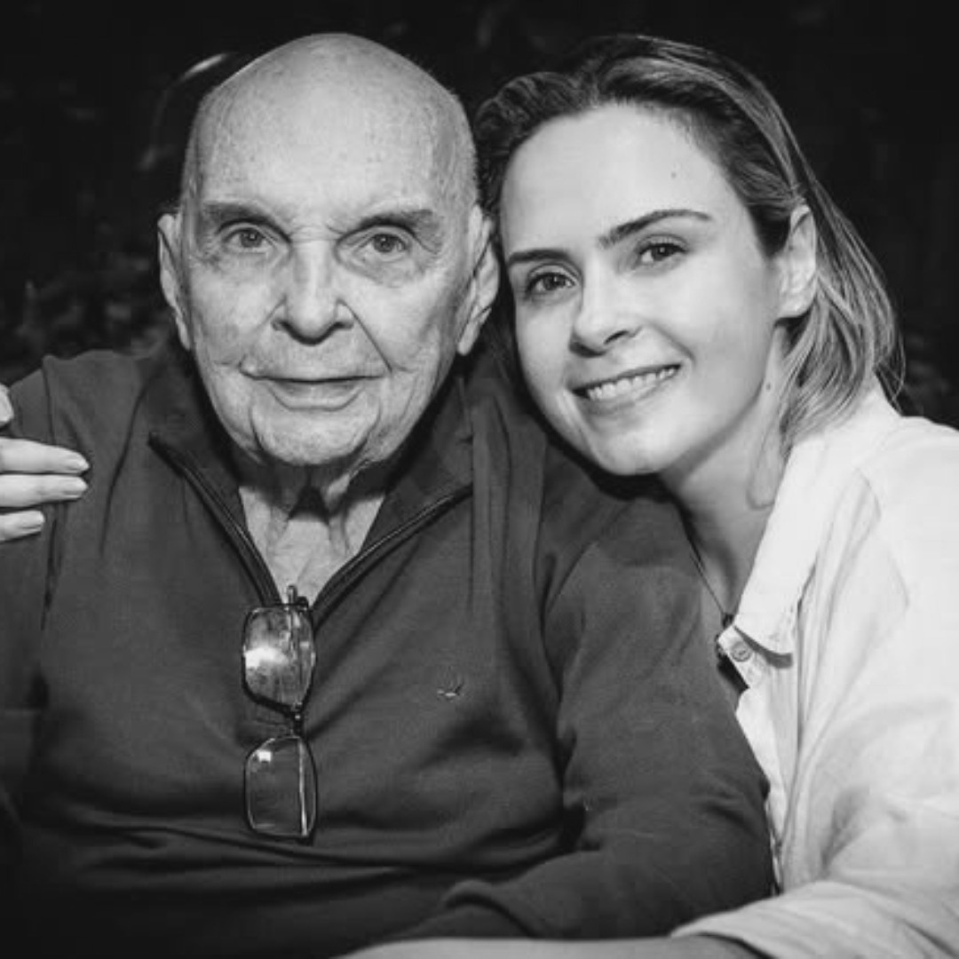 ‘Ele descansou’, diz irmão de Ana Paula Renault durante velório do pai em Belo Horizonte