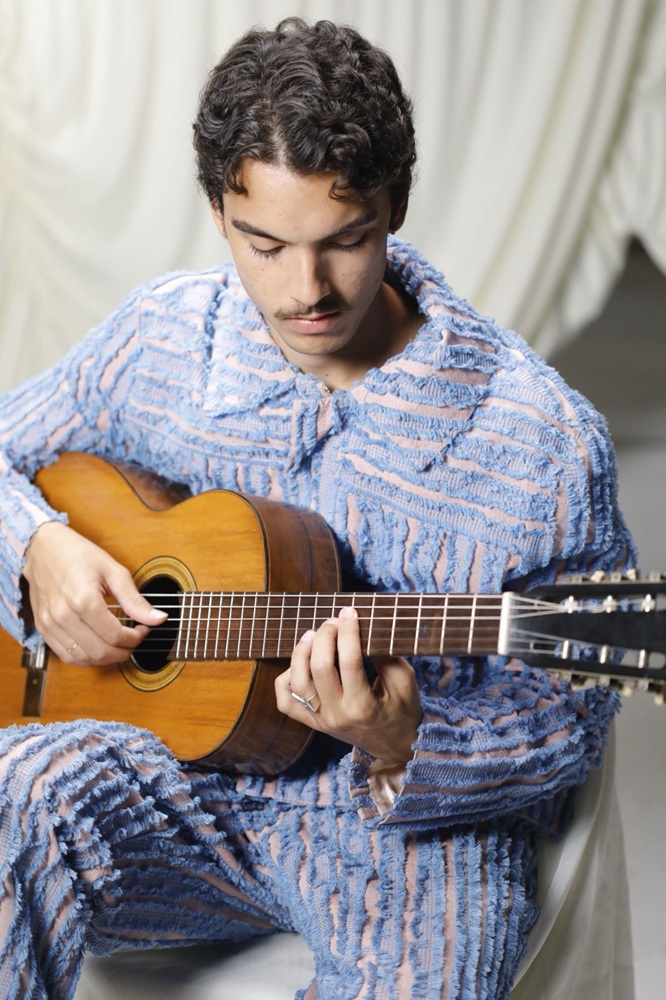 Neto de Gilberto Gil, Bento Gil faz primeiro show solo em Salvador com músicas inéditas